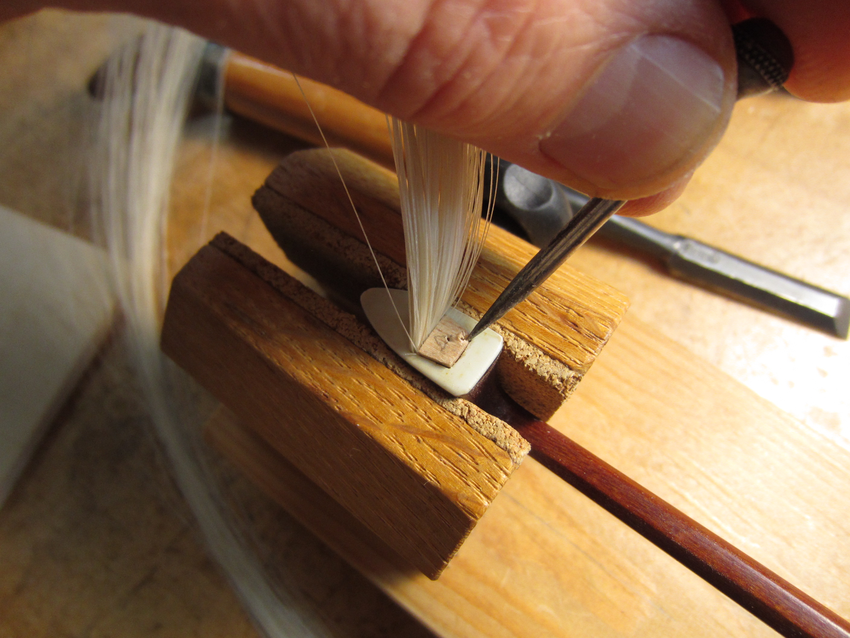 Perfervid Knogle Stirre Horsehair and Wood: Re-hairing a Violin Bow | Archive Blog